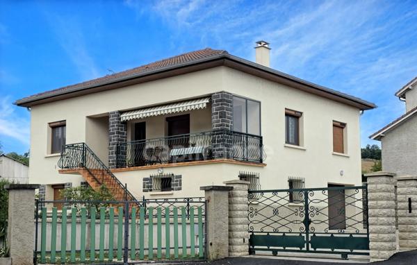 Maison avec jardin verger piscinable – À deux pas des commodités ! 132 m² de confort, 4 chambres, terrasse, garage, fibre… Parfaite pour accueillir vos nouveaux projets de vie !