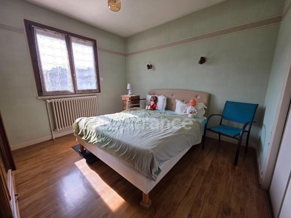 Maison avec jardin verger piscinable – À deux pas des commodités ! 132 m² de confort, 4 chambres, terrasse, garage, fibre… Parfaite pour accueillir vos nouveaux projets de vie !