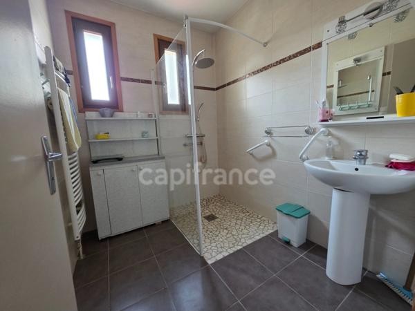 Maison avec jardin verger piscinable – À deux pas des commodités ! 132 m² de confort, 4 chambres, terrasse, garage, fibre… Parfaite pour accueillir vos nouveaux projets de vie !