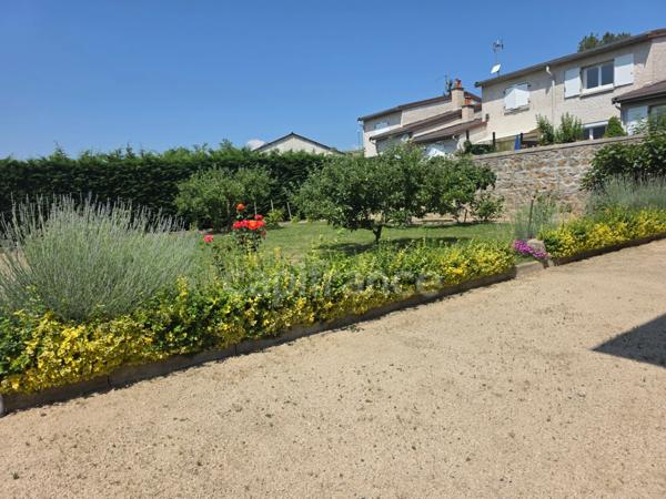 Maison avec jardin verger piscinable – À deux pas des commodités ! 132 m² de confort, 4 chambres, terrasse, garage, fibre… Parfaite pour accueillir vos nouveaux projets de vie !