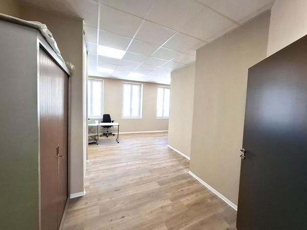 Bureaux 13005 Marseille 64 m2