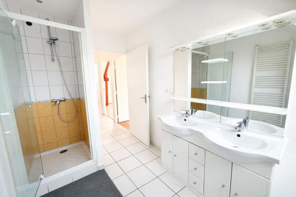 Maison récente 3 pièces à vendre à Saint Armel - Plein centre, accès gare à pied