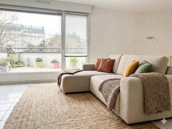 Rare à Saint-Martin : Triplex contemporain avec rooftop, terrasses et garage – DPE C