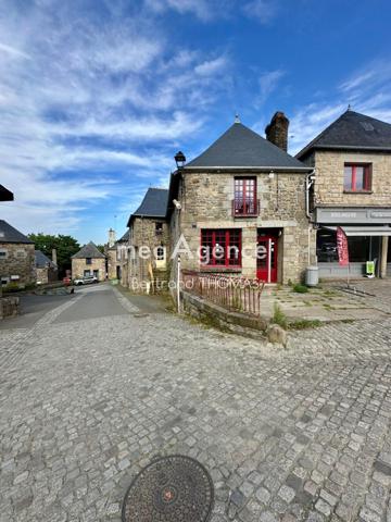 Immeuble à BAZOUGES-LA-PEROUSE, 35560 - 385m²