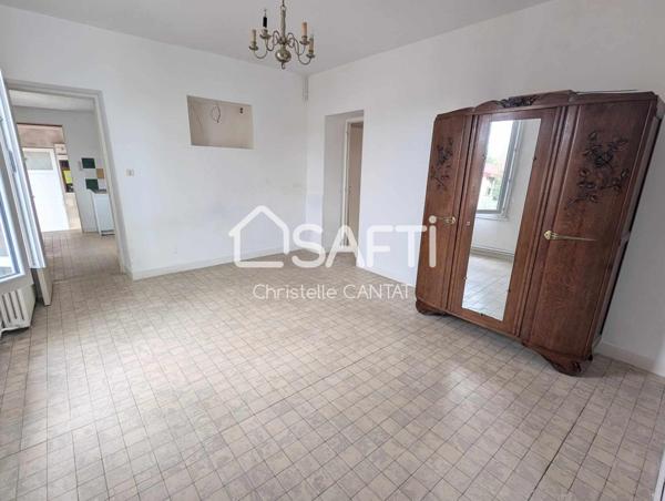 Maison composée de 2 logements F3, F4, terrain, garage.