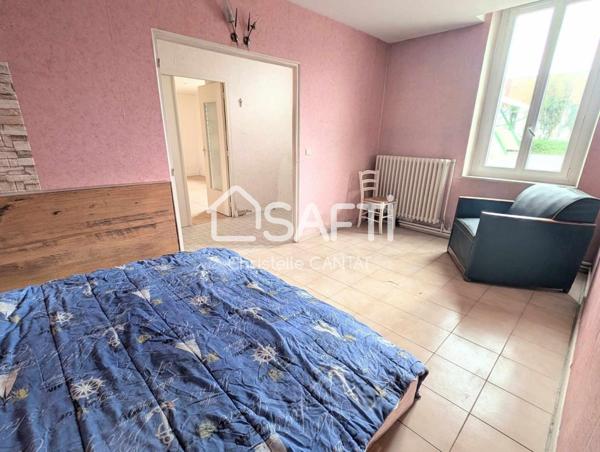 Maison composée de 2 logements F3, F4, terrain, garage.