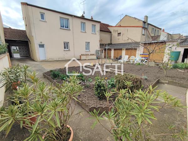 Maison composée de 2 logements F3, F4, terrain, garage.