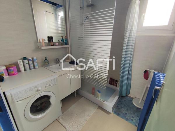 Maison composée de 2 logements F3, F4, terrain, garage.