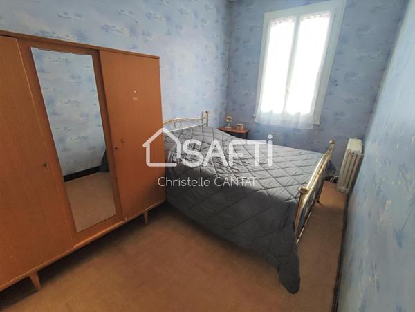 Maison composée de 2 logements F3, F4, terrain, garage.