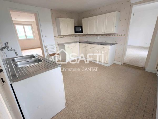 Maison composée de 2 logements F3, F4, terrain, garage.