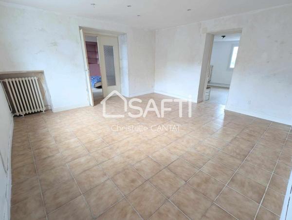 Maison composée de 2 logements F3, F4, terrain, garage.