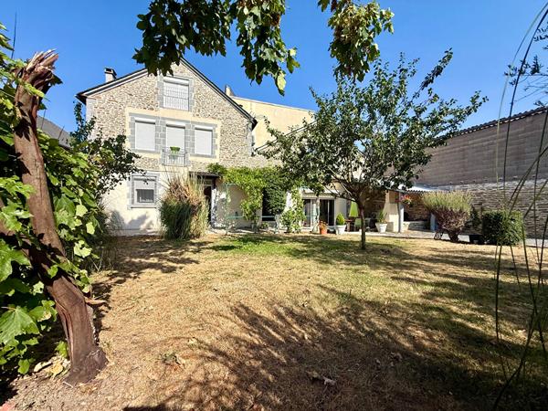 MAISON DE CARACTÈRE - 220 m² - 8 PIECES - 5 CHAMBRES - JARDIN - DIVISIBLE EN 2 MAISONS - CHARME ET AUTHENTICITÉ à REQUISTA - A PROXIMITE DE LA VALLEE DU TARN Requista