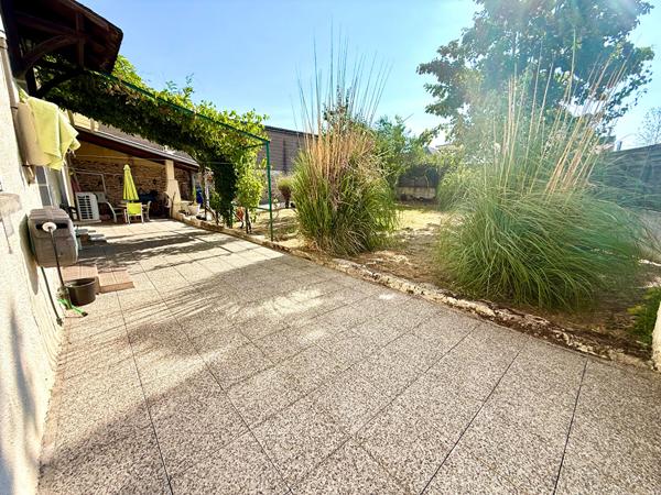 MAISON DE CARACTÈRE - 220 m² - 8 PIECES - 5 CHAMBRES - JARDIN - DIVISIBLE EN 2 MAISONS - CHARME ET AUTHENTICITÉ à REQUISTA - A PROXIMITE DE LA VALLEE DU TARN Requista