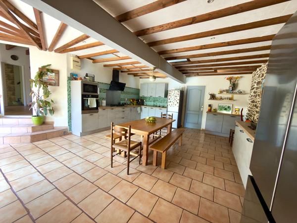 MAISON DE CARACTÈRE - 220 m² - 8 PIECES - 5 CHAMBRES - JARDIN - DIVISIBLE EN 2 MAISONS - CHARME ET AUTHENTICITÉ à REQUISTA - A PROXIMITE DE LA VALLEE DU TARN Requista