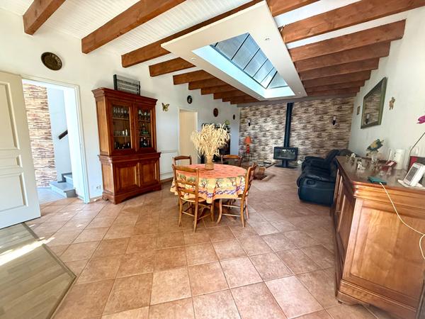 MAISON DE CARACTÈRE - 220 m² - 8 PIECES - 5 CHAMBRES - JARDIN - DIVISIBLE EN 2 MAISONS - CHARME ET AUTHENTICITÉ à REQUISTA - A PROXIMITE DE LA VALLEE DU TARN Requista