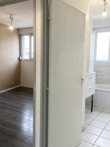 Appartement 3 pièces situé à 800 mètres de la gare de Chartres avec parking