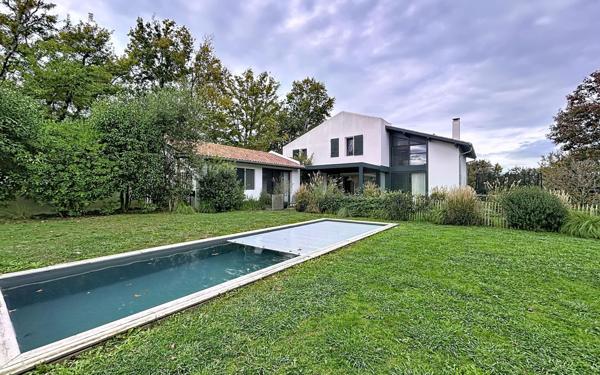 Maison à vendre    8 pièces •  Arbonne