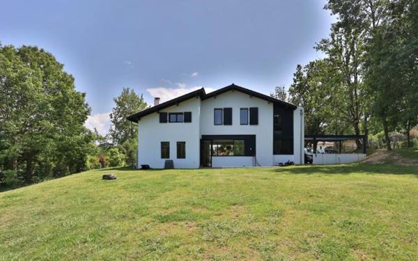 Maison à vendre    8 pièces •  Arbonne