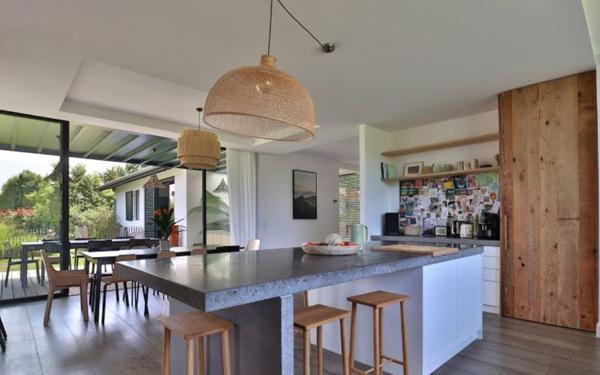 Maison à vendre    8 pièces •  Arbonne