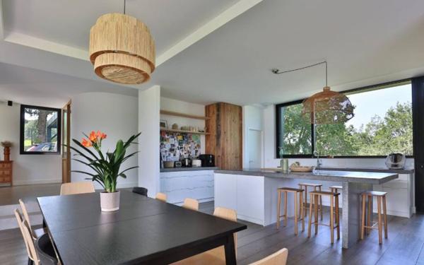 Maison à vendre    8 pièces •  Arbonne