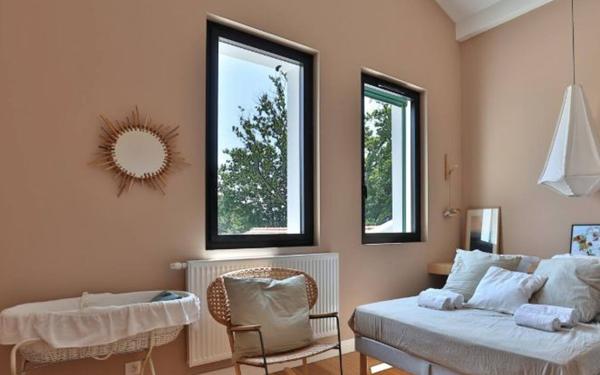 Maison à vendre    8 pièces •  Arbonne