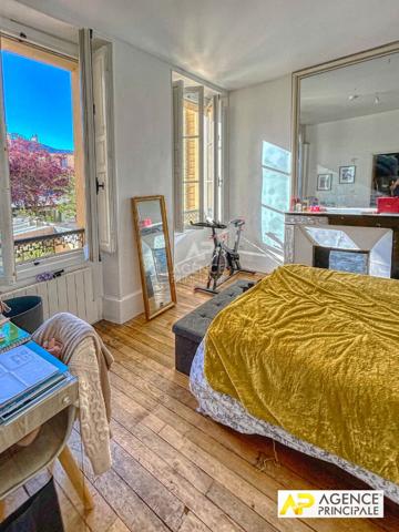 Versailles Saint-Louis Appartement 3 pièces 70 m² situé au 1er étage avec cave 595 000 € **  - Référence  27686