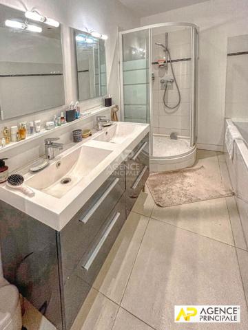 Versailles Saint-Louis Appartement 3 pièces 70 m² situé au 1er étage avec cave 595 000 € **  - Référence  27686