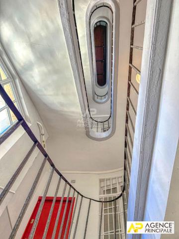 Versailles Saint-Louis Appartement 3 pièces 70 m² situé au 1er étage avec cave 595 000 € **  - Référence  27686