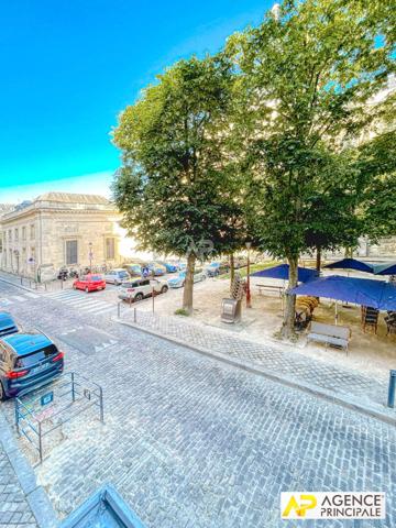 Versailles Saint-Louis Appartement 3 pièces 70 m² situé au 1er étage avec cave 595 000 € **  - Référence  27686