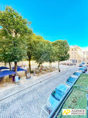 Versailles Saint-Louis Appartement 3 pièces 70 m² situé au 1er étage avec cave 595 000 € **  - Référence  27686