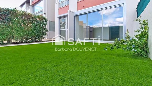 Appartement rénové - Rez-de-chaussée proche plage - 79 m², 2 suites, jardin et terrasse, 2 places de parking.