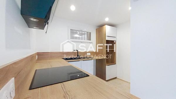 Appartement rénové - Rez-de-chaussée proche plage - 79 m², 2 suites, jardin et terrasse, 2 places de parking.