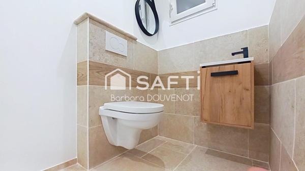 Appartement rénové - Rez-de-chaussée proche plage - 79 m², 2 suites, jardin et terrasse, 2 places de parking.