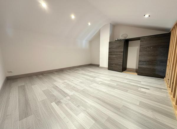 A VISITER SUR ENTRAIGUES SUR LA SORGUE, EN CAMPAGNE MAGNIFIQUE MAISON A ETAGE DE 81 M² SUR TERRAIN DE 216 M²