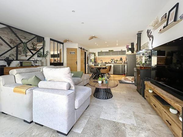 A VISITER SUR ENTRAIGUES SUR LA SORGUE, EN CAMPAGNE MAGNIFIQUE MAISON A ETAGE DE 81 M² SUR TERRAIN DE 216 M²