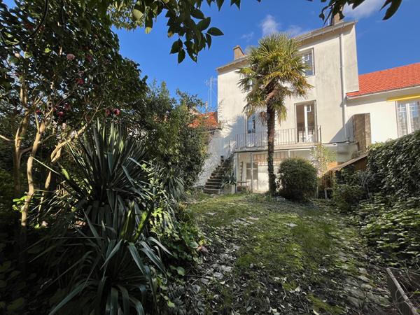 Maison Nantes T6 120 m2 avec jardin,  
Nantes 44000