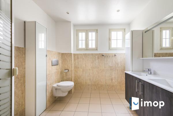 Maison avec extérieur