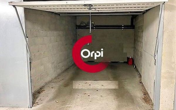 Stationnement à louer