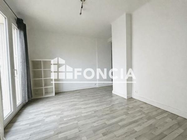 Location Appartement 2 pièces 39.77 m² - ALLEE DOCTEUR HENRI RAOULX Toulon 83000