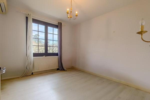 Propriété dans secteur calme dans la campagne