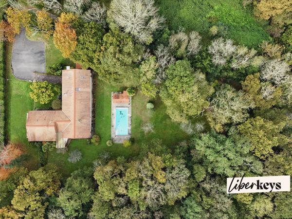Maison familiale de 260m² avec dépendance et piscine