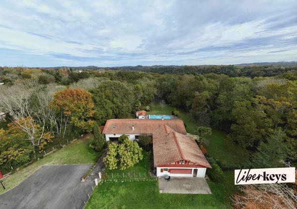 Maison familiale de 260m² avec dépendance et piscine