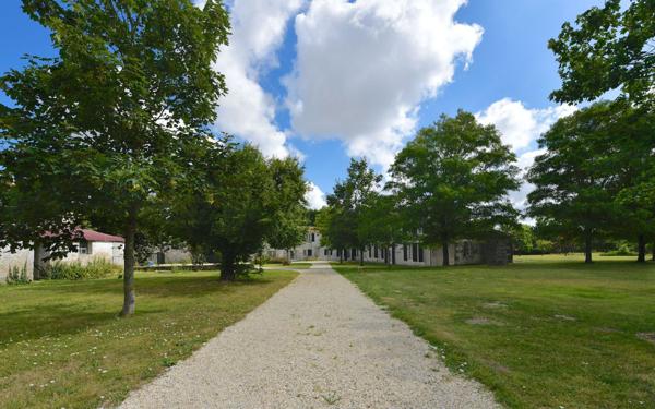 Maison à vendre    12 pièces • 425 m2 Angliers