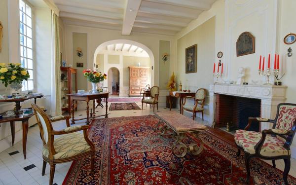 Maison à vendre    12 pièces • 425 m2 Angliers