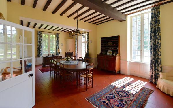 Maison à vendre    12 pièces • 425 m2 Angliers