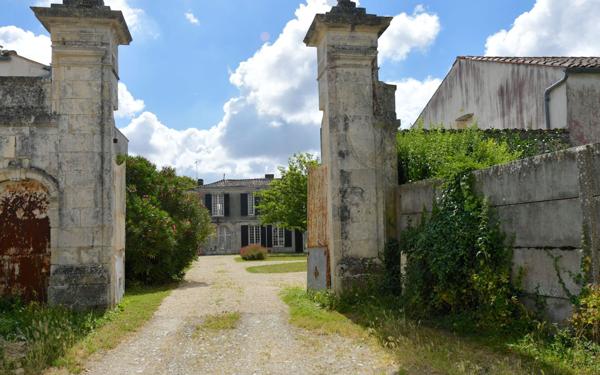 Maison à vendre    12 pièces • 425 m2 Angliers