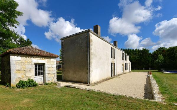 Maison à vendre    12 pièces • 425 m2 Angliers