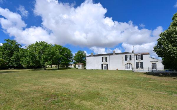 Maison à vendre    12 pièces • 425 m2 Angliers