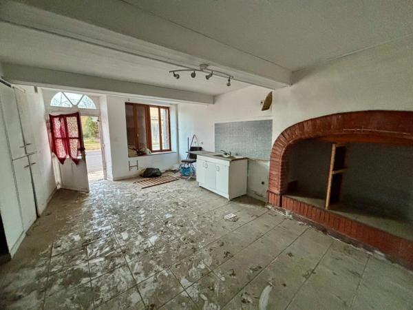 Ancien immeuble à rénover de 410 m² avec jardin et parking privatif – Larrazet (82)
