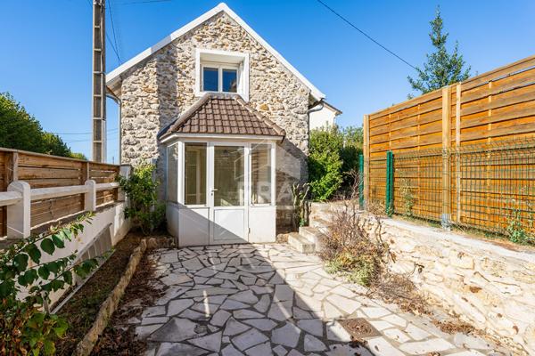Charmante maison en pierre 3 pièces 2 chambres